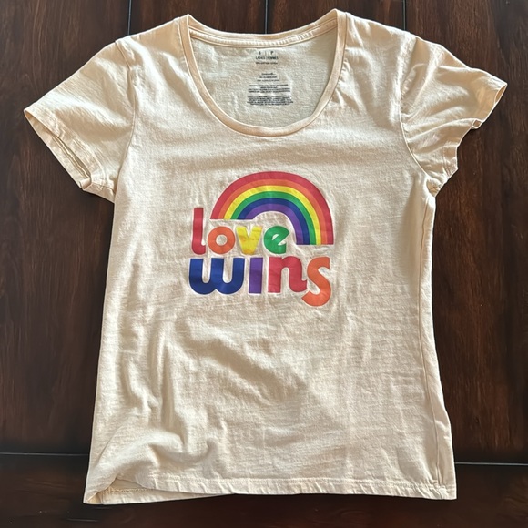 Love Wins Women’s T-Shirt Small - Picture 5 of 7